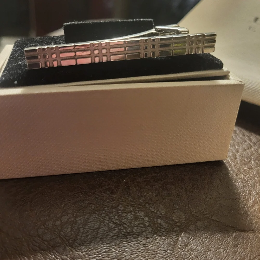Burberry Stainless Steel Men's Cufflinks And Tie Bar Set W/ Fragrance Sample - Picture 6 of 9